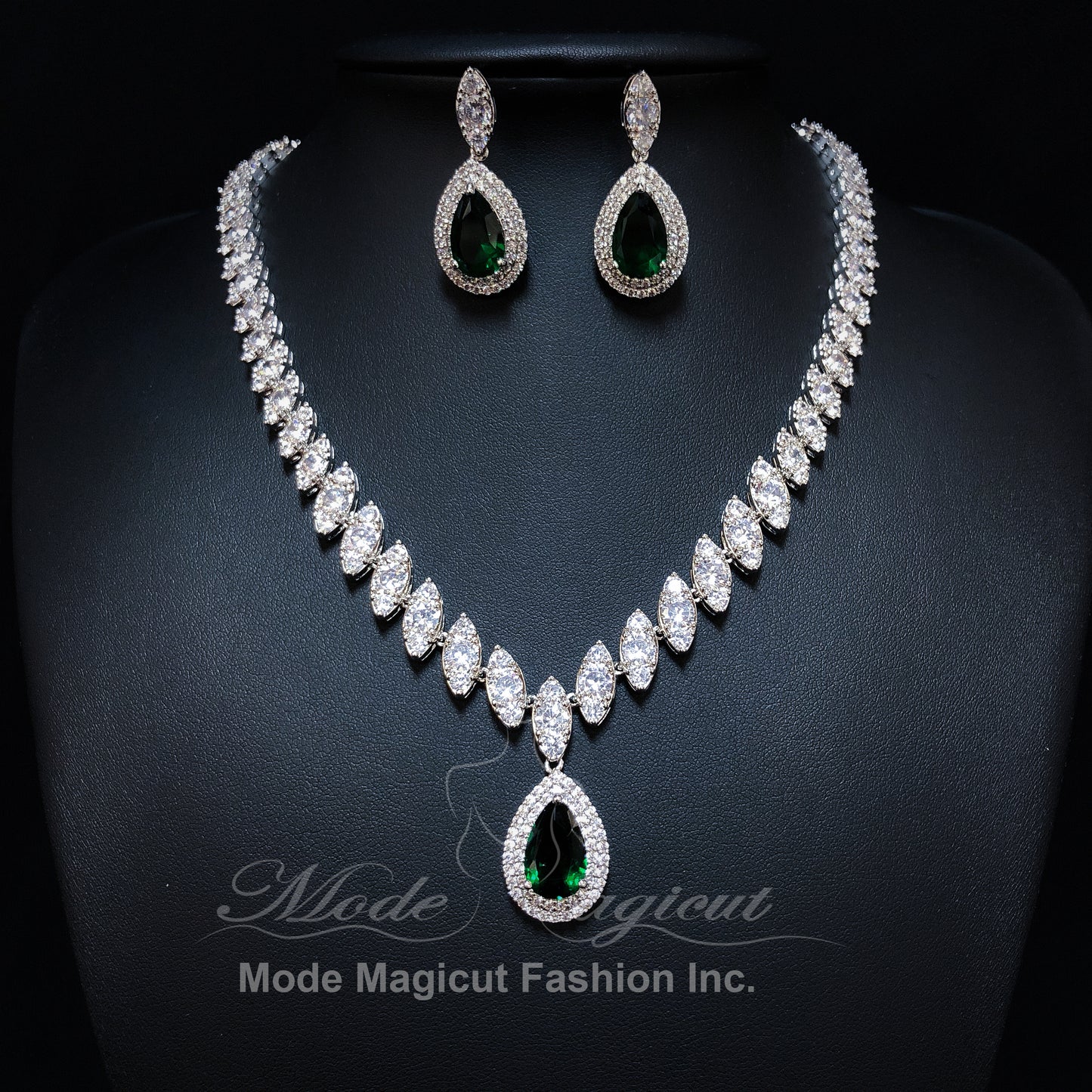 29022  Shine bright with our Pendant CZ Necklace and Earrings Set