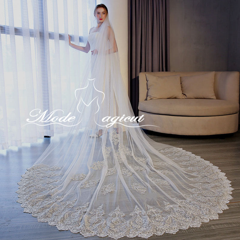 #20308022 1-Tier Silvery Bone Lace Appliques Edge Cathedral Bridal Veils