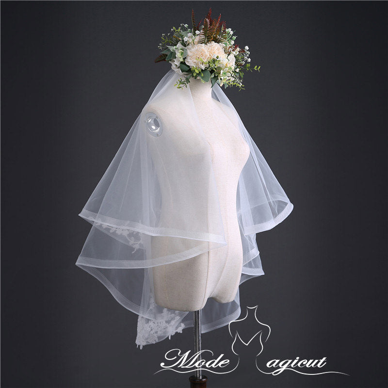 #07308008 Two-tier Pencil Edge Elbow Bridal Veils with Lace Applique Embellishment