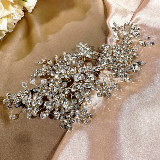 Get ready to dazzle with our Beautiful Rhinestone Headpiece (Gold & Silver)
