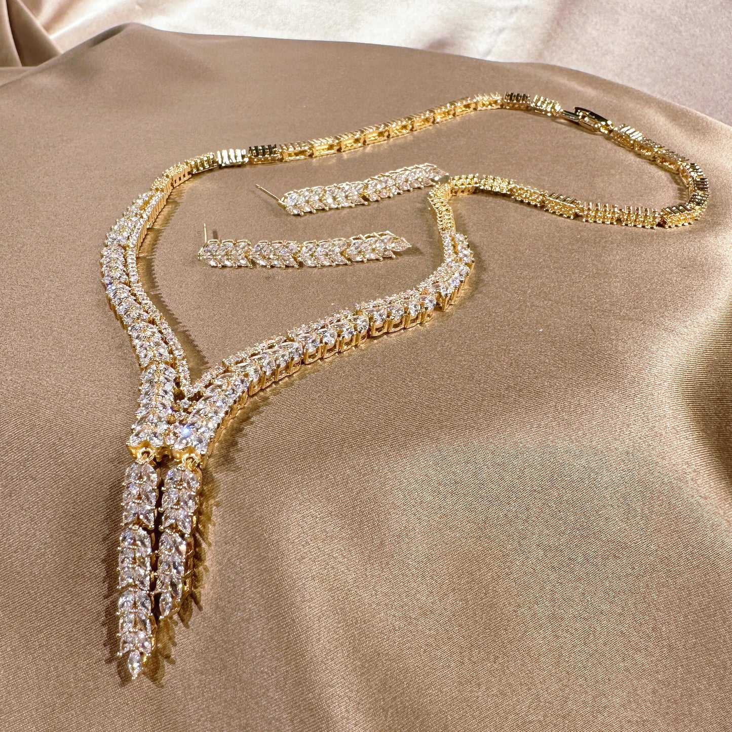 231006601 Complete your bridal look with our elegant Y-necklace Design CZ Jewelry Set