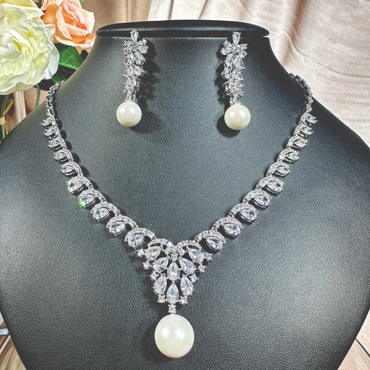 231202021 Elegant Cubic Zirconia Lavaliere Necklace - Add Some Glamour to Your Outfit