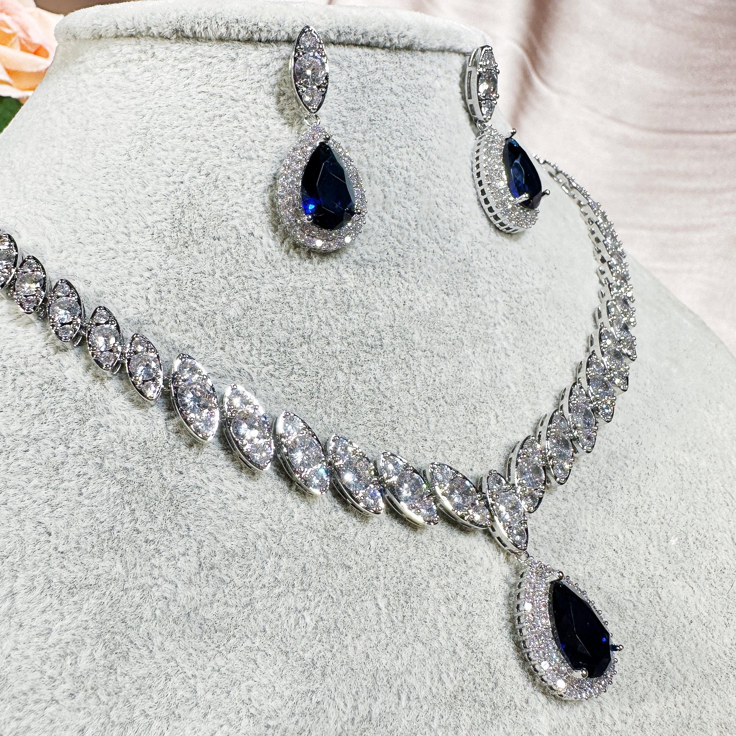 29022  Shine bright with our Pendant CZ Necklace and Earrings Set