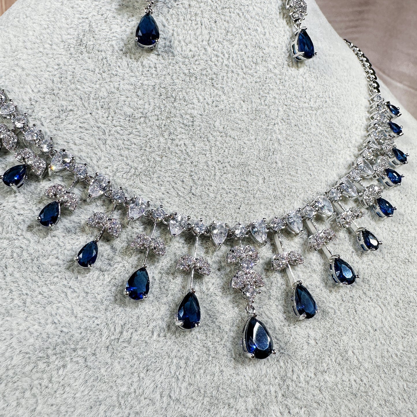 23872023 Nature-inspired Glamour: Sparkling Cubic Zirconia Bio Necklace Set ( Blue & Green)
