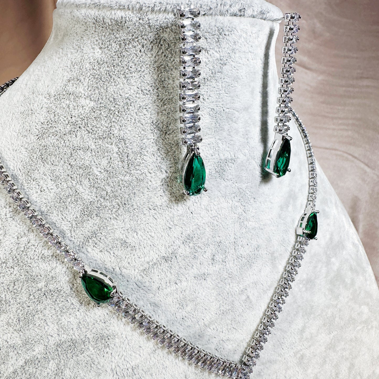 231106603 Luxurious Cubic Zirconia Lariat Necklace Set for Special Occasions
