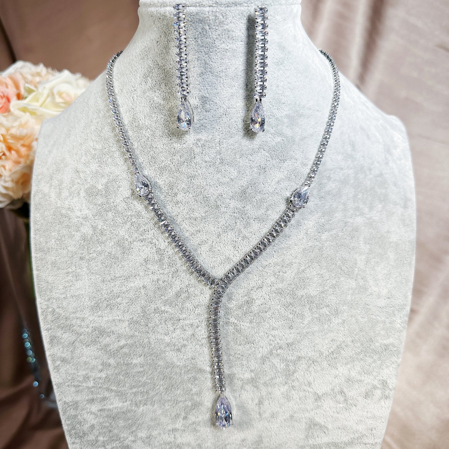 231106603 Luxurious Cubic Zirconia Lariat Necklace Set for Special Occasions