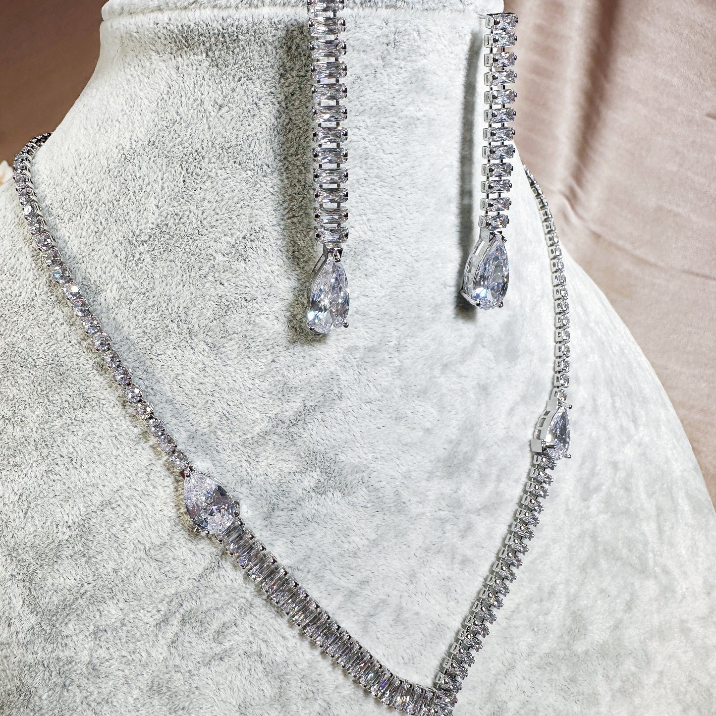 231106603 Luxurious Cubic Zirconia Lariat Necklace Set for Special Occasions