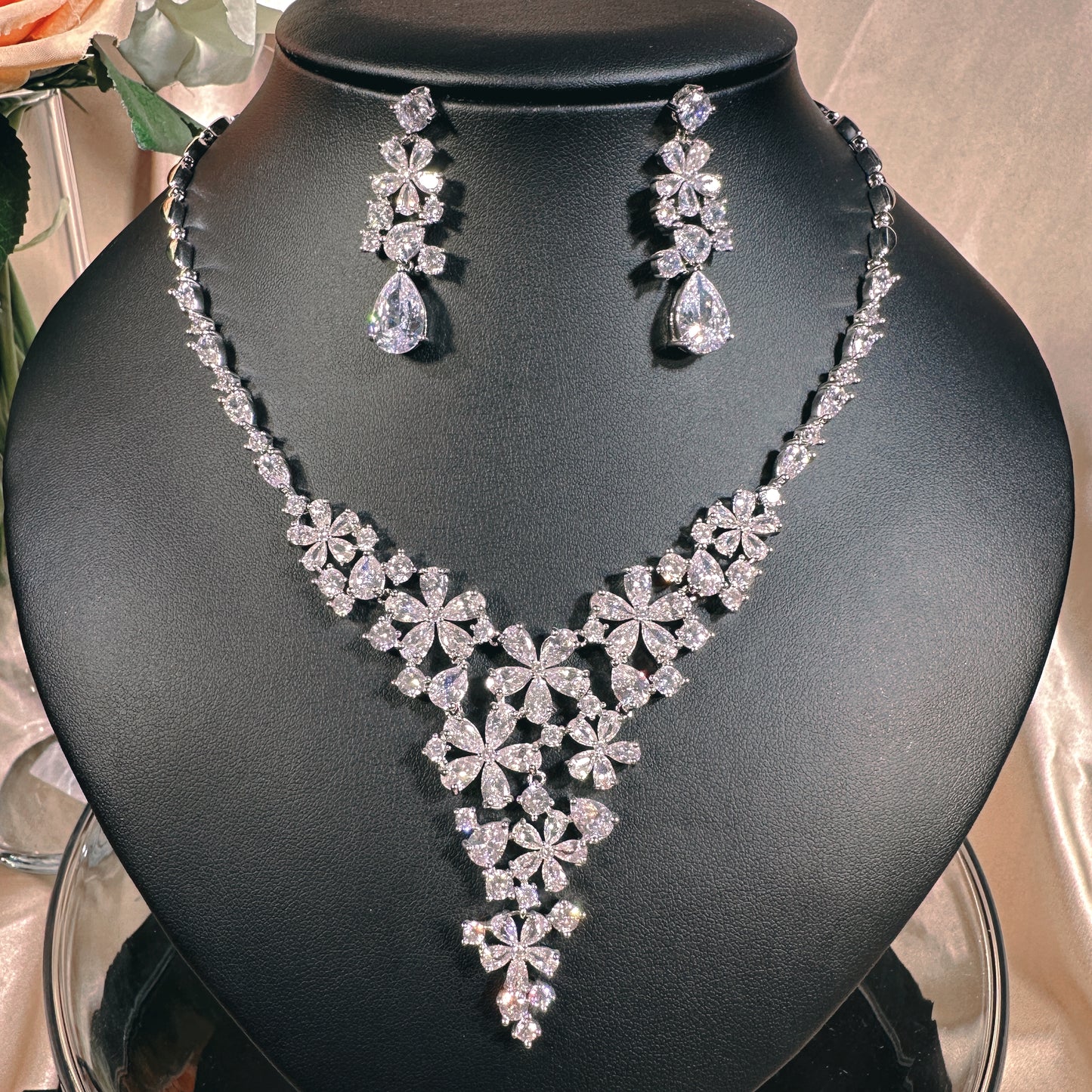 #23902006 Elegant and Glamorous Bib Style Jewelry Set - Available in 3 Stunning Colors (Silver, Green, & Blue)