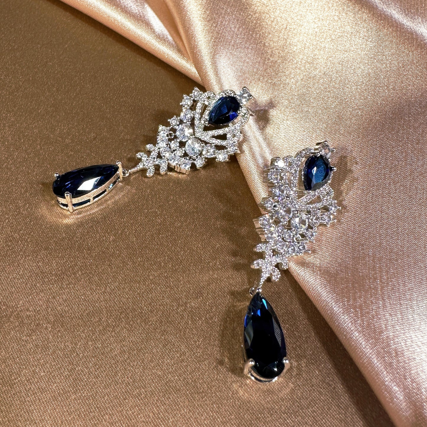 2218347 Vintage-Inspired Cubic Zirconia Drop Earrings with Timeless Elegance