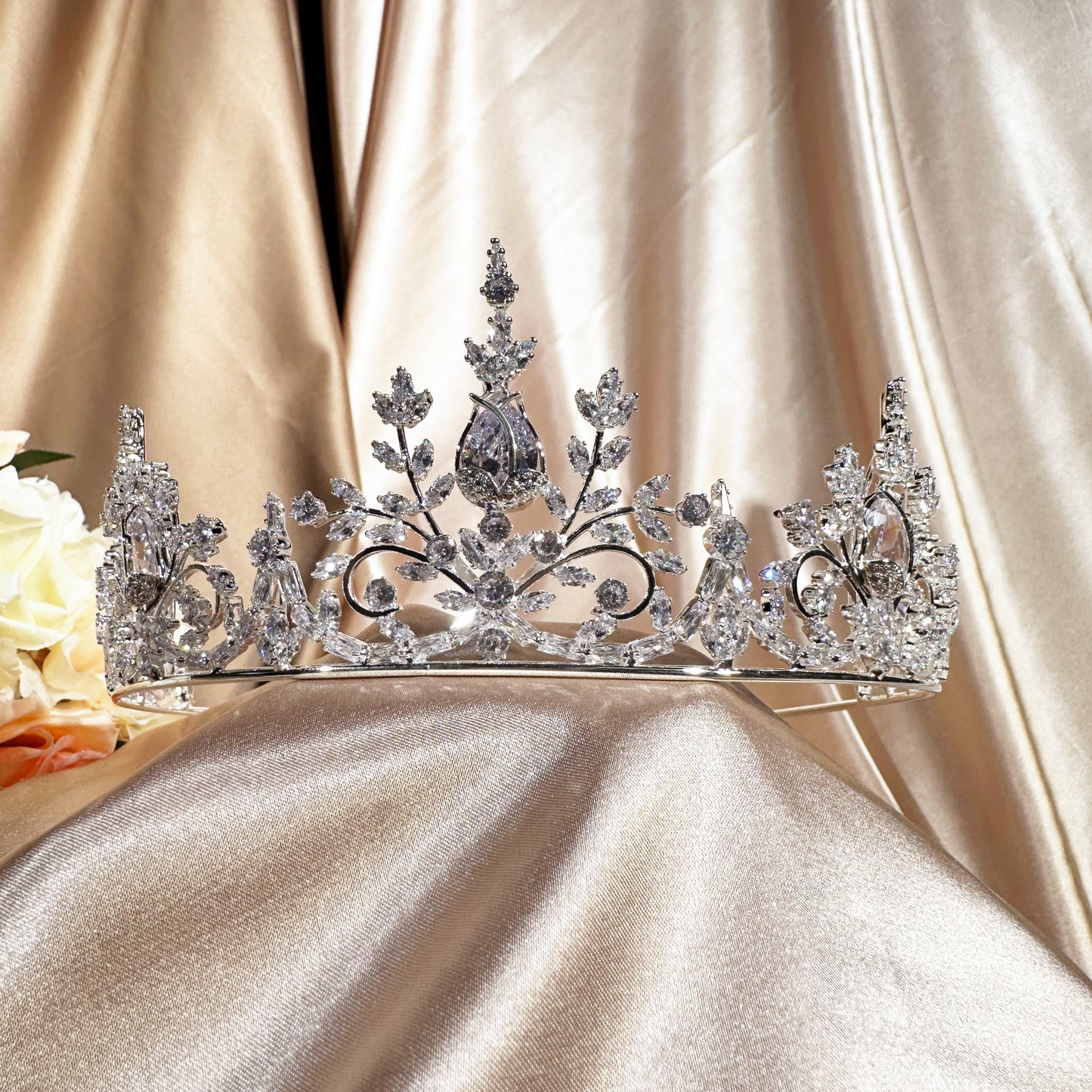 #2399873 Make a Statement with Our Exquisite Cubic Zirconia Tiara - Ideal for Pageants and Proms