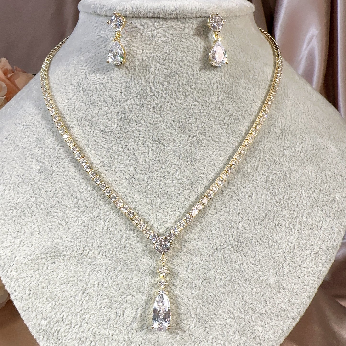 23652004 Delicate Teardrop Cubic Zirconia Jewelry Sets