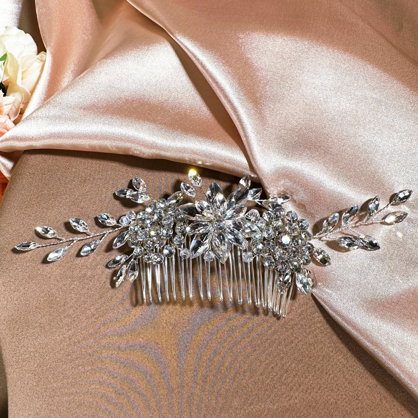 #22041812 Sparkling Floral Hair Comb - Elevate Your Wedding Day Look with Style