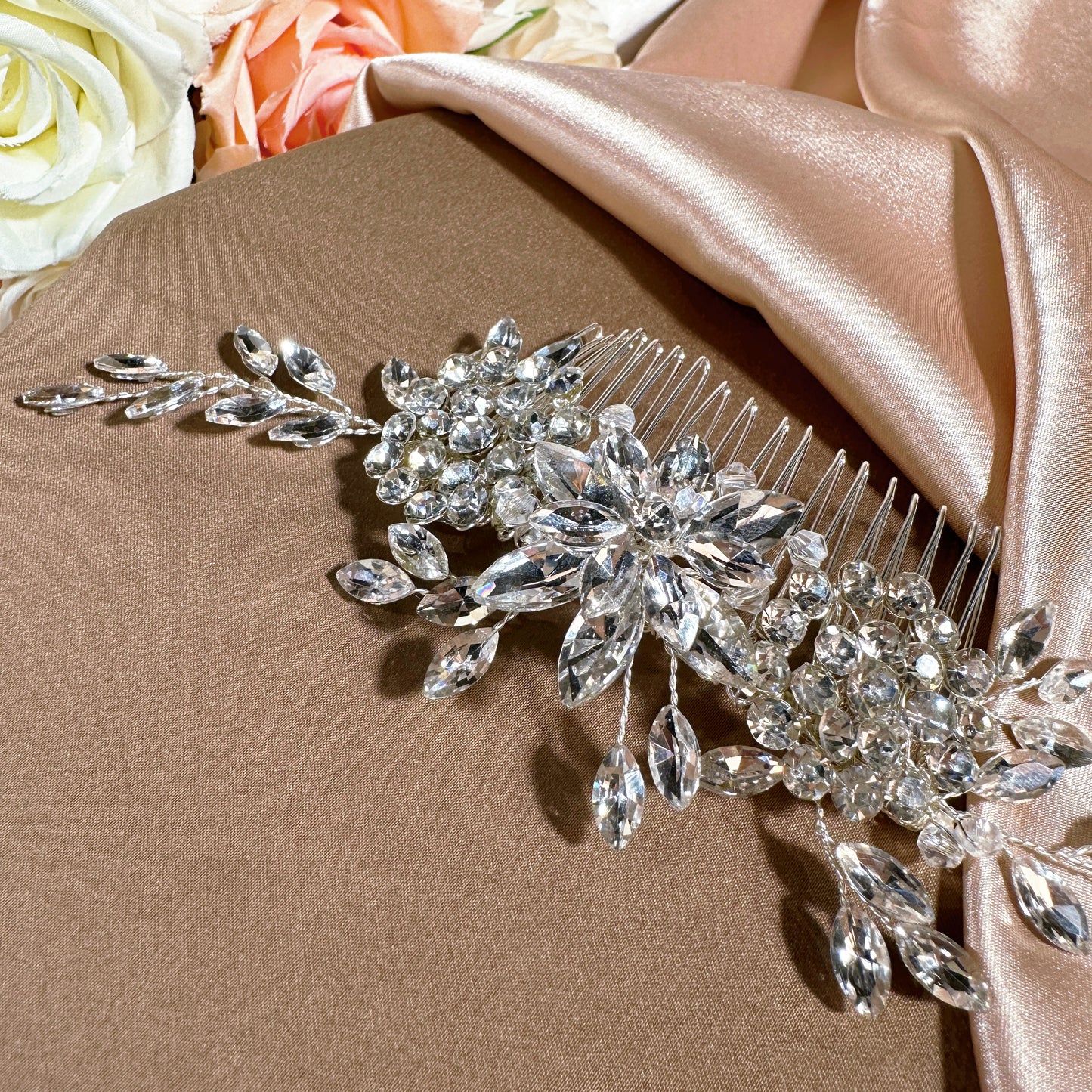 #22041812 Sparkling Floral Hair Comb - Elevate Your Wedding Day Look with Style