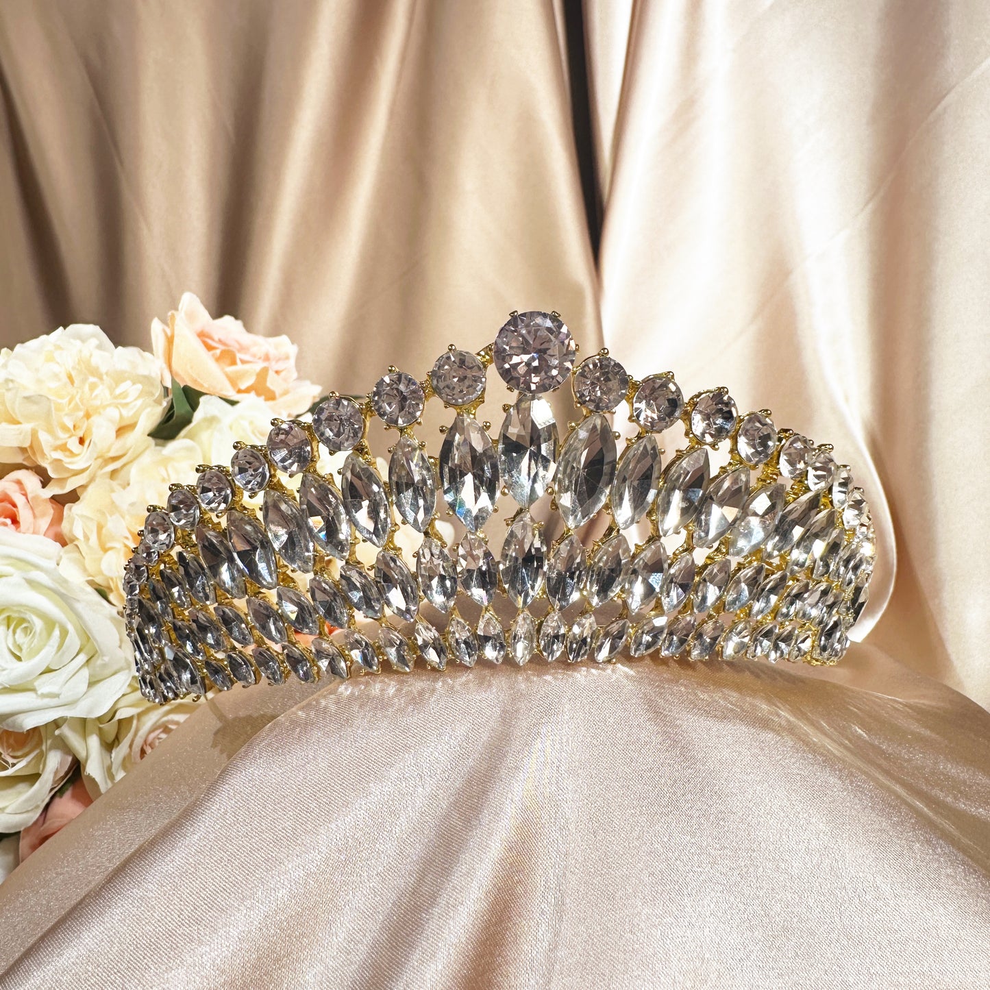 23292865 Glamorous Gold Rhinestone Tiara for the Modern Bride | Bridal Hair style | Bridal Accessoire | for Wedding