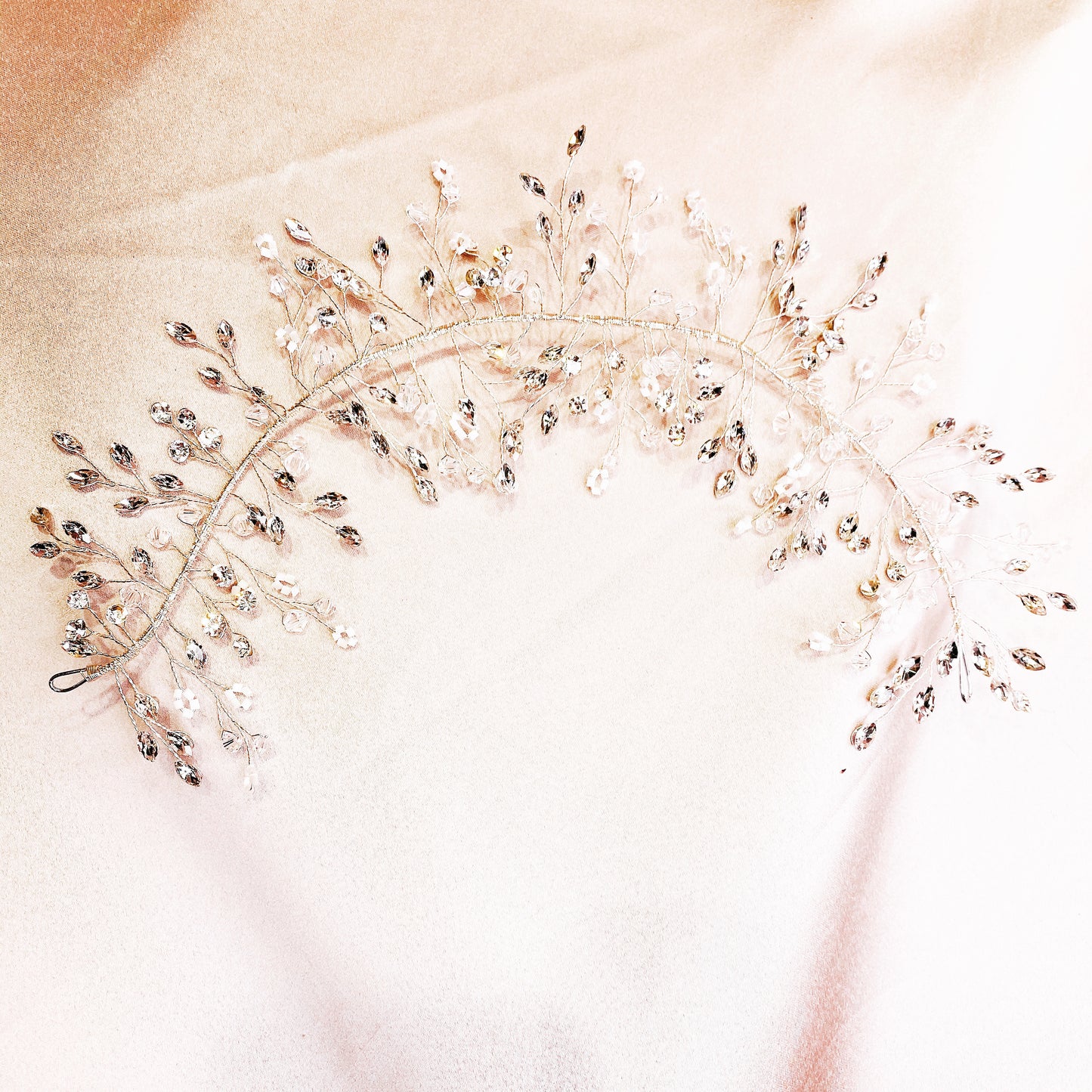 #06412059 Available in Color Silver and Golden