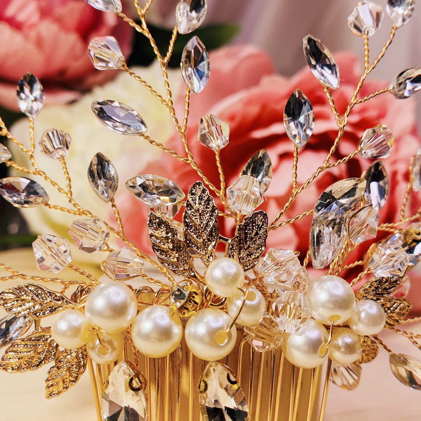 #04442061 Golden Hair Comb