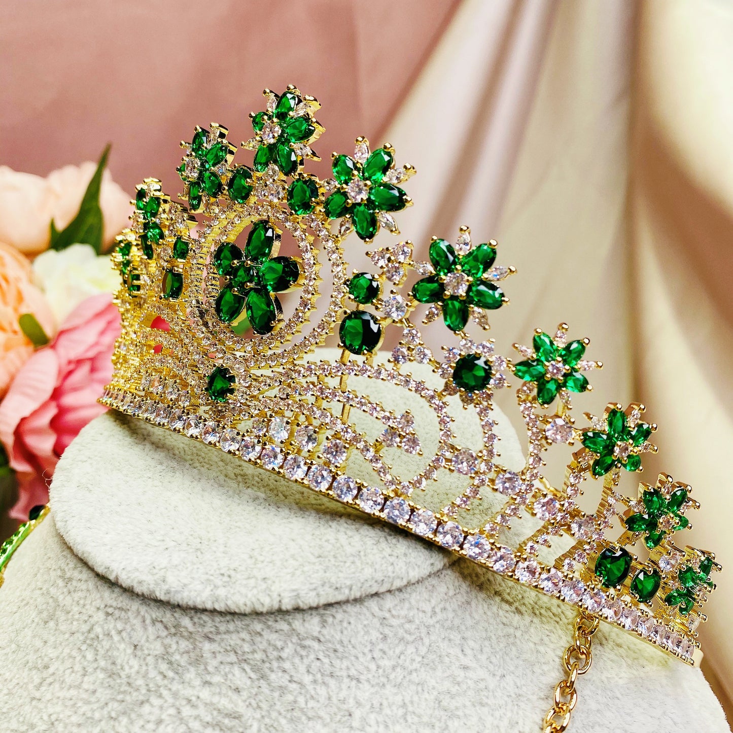 #36432007 Golden & Green Cubic Zirconia Crown