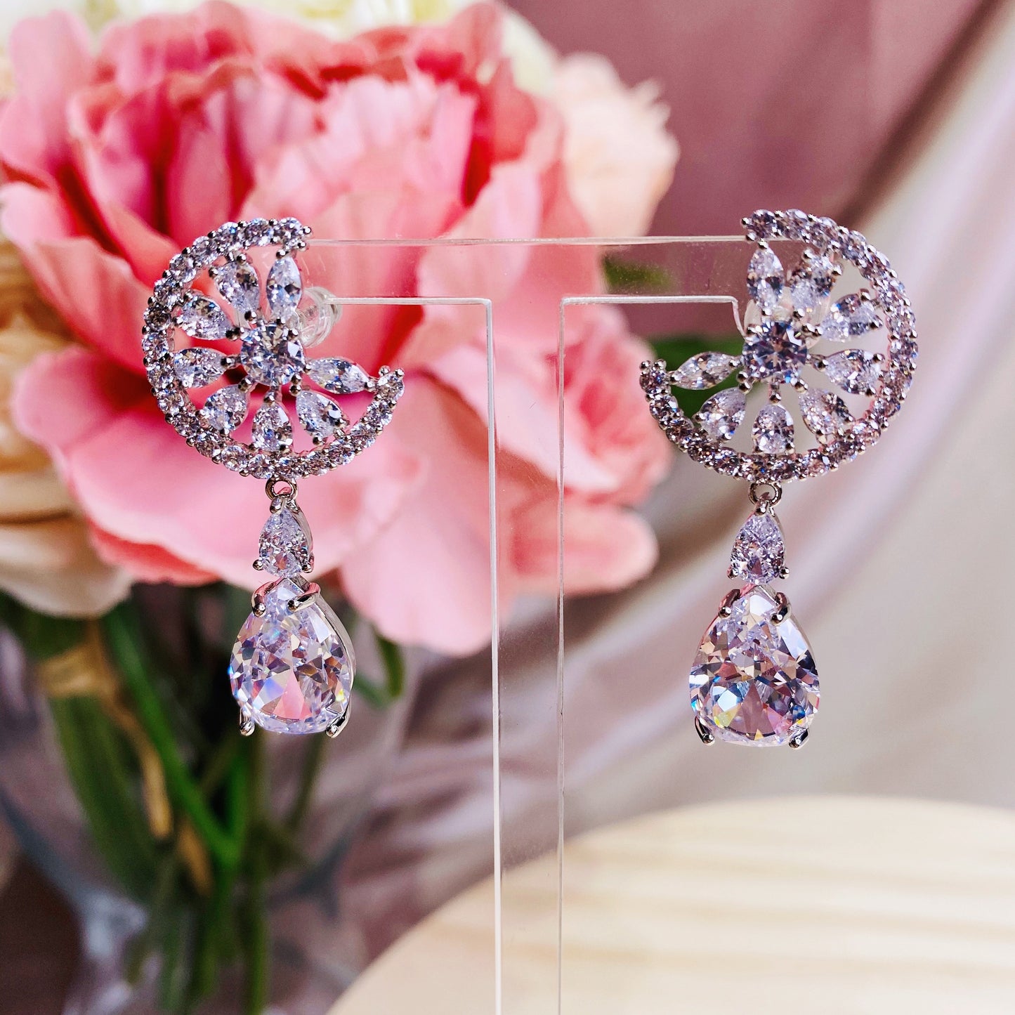 #06538106 Cubic Zirconia Earrings (Green, Blue, Silver)