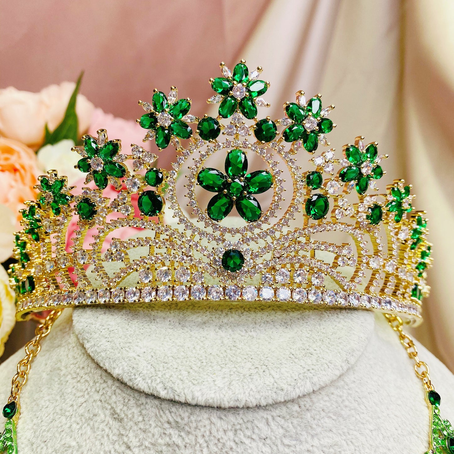 #36432007 Golden & Green Cubic Zirconia Crown