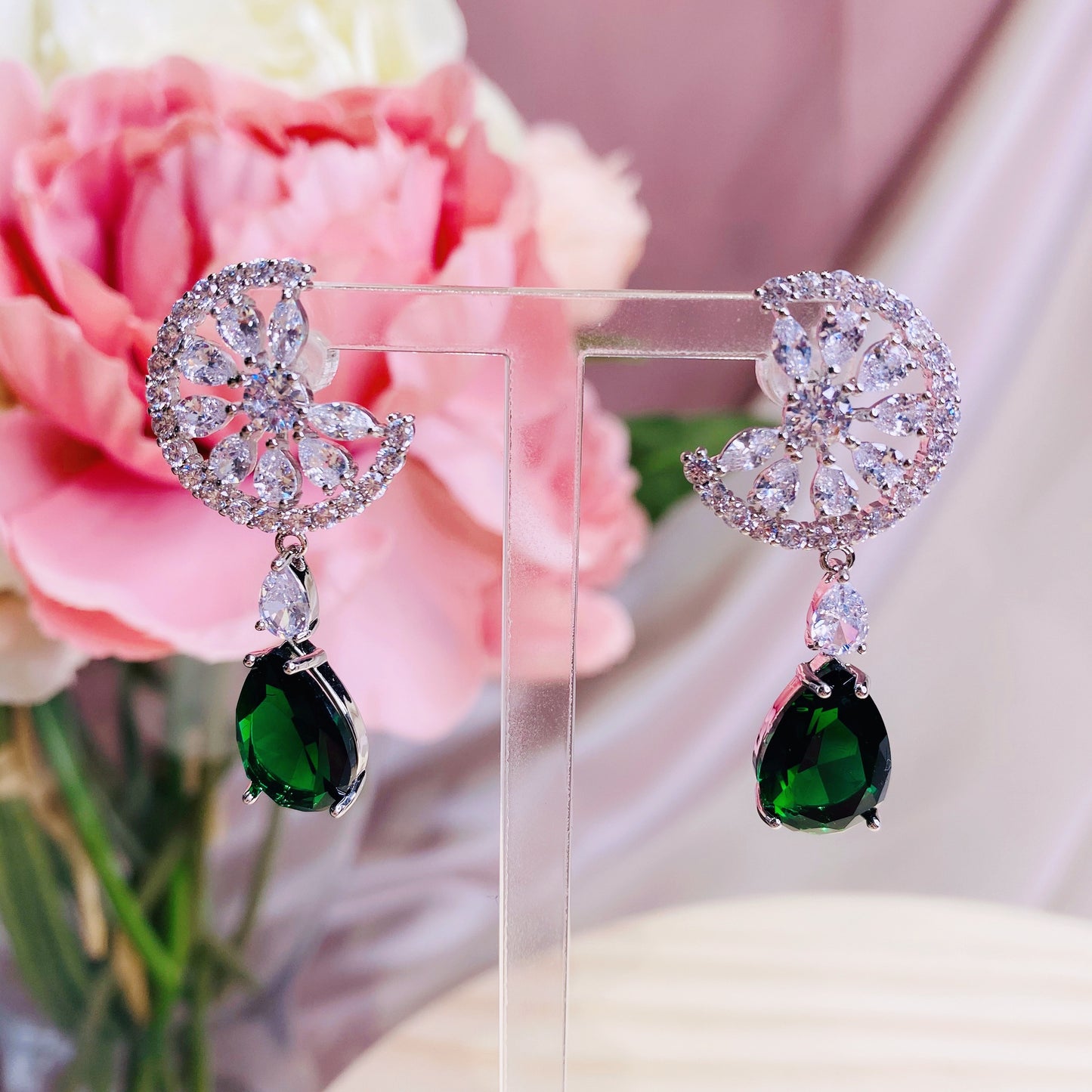 #06538106 Cubic Zirconia Earrings (Green, Blue, Silver)