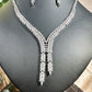231006601 Complétez votre look de mariée avec notre élégante parure de bijoux CZ, un collier en Y.