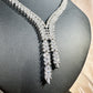 231006601 Complétez votre look de mariée avec notre élégante parure de bijoux CZ, un collier en Y.