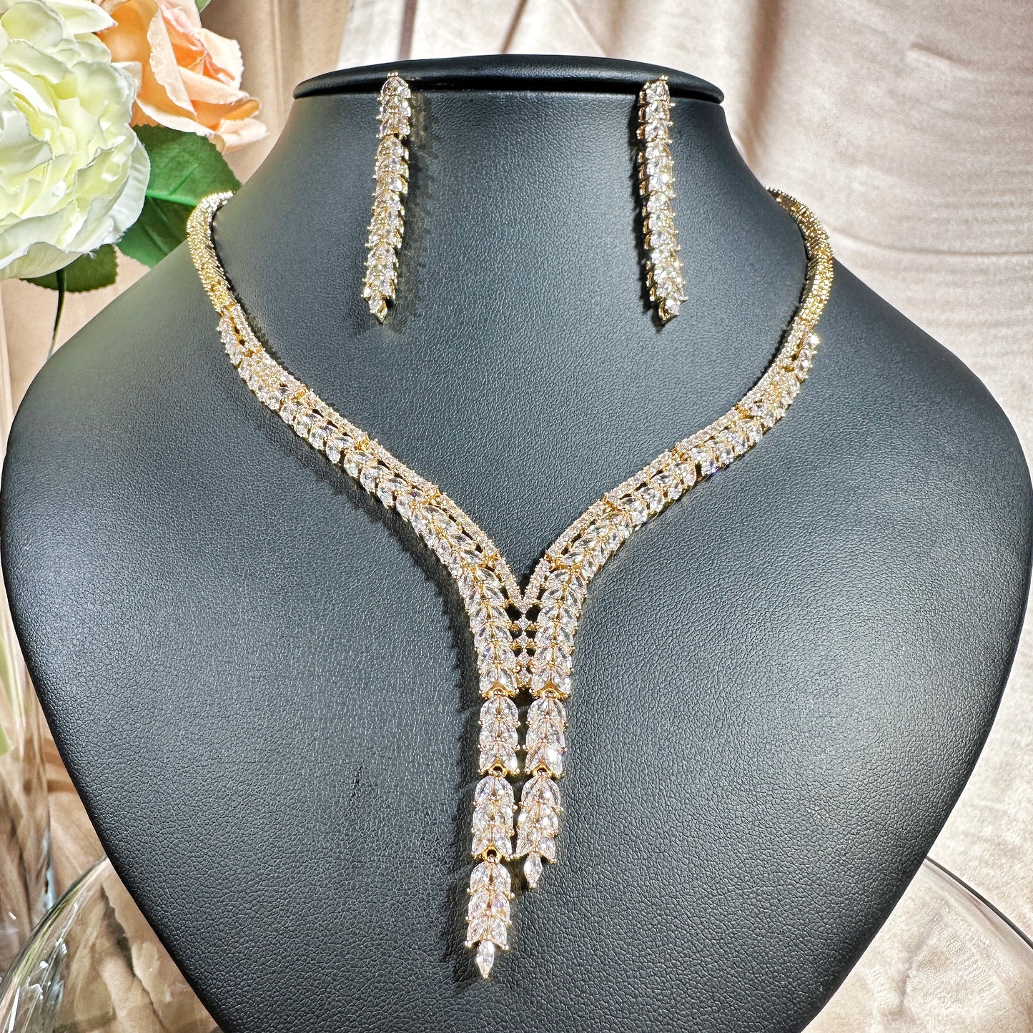 231006601 Complete your bridal look with our elegant Y-necklace Design CZ Jewelry Set