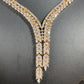 231006601 Complétez votre look de mariée avec notre élégante parure de bijoux CZ, un collier en Y.