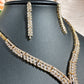 231006601 Complétez votre look de mariée avec notre élégante parure de bijoux CZ, un collier en Y.