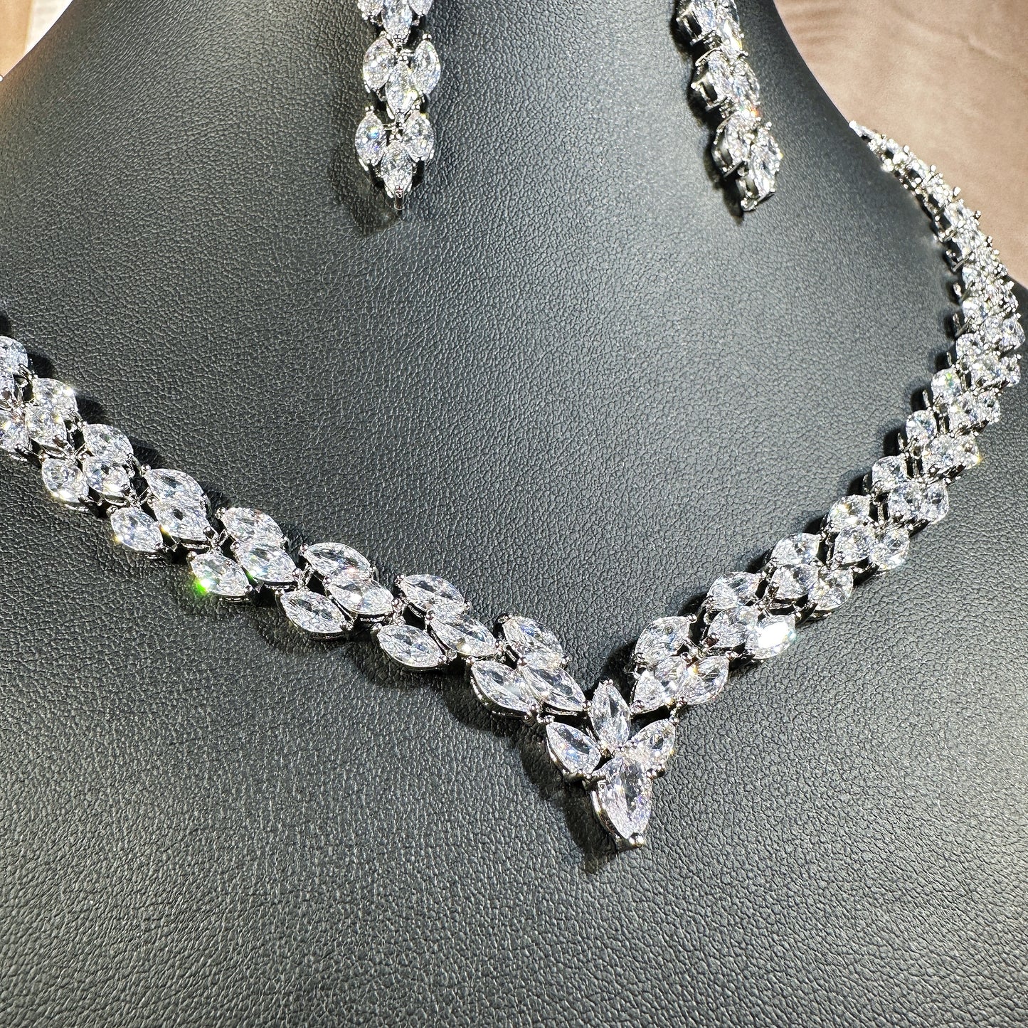 23110028 Stunning Cubic Zirconia Eternity Necklace - Elevate Your Jewelry Collection Today