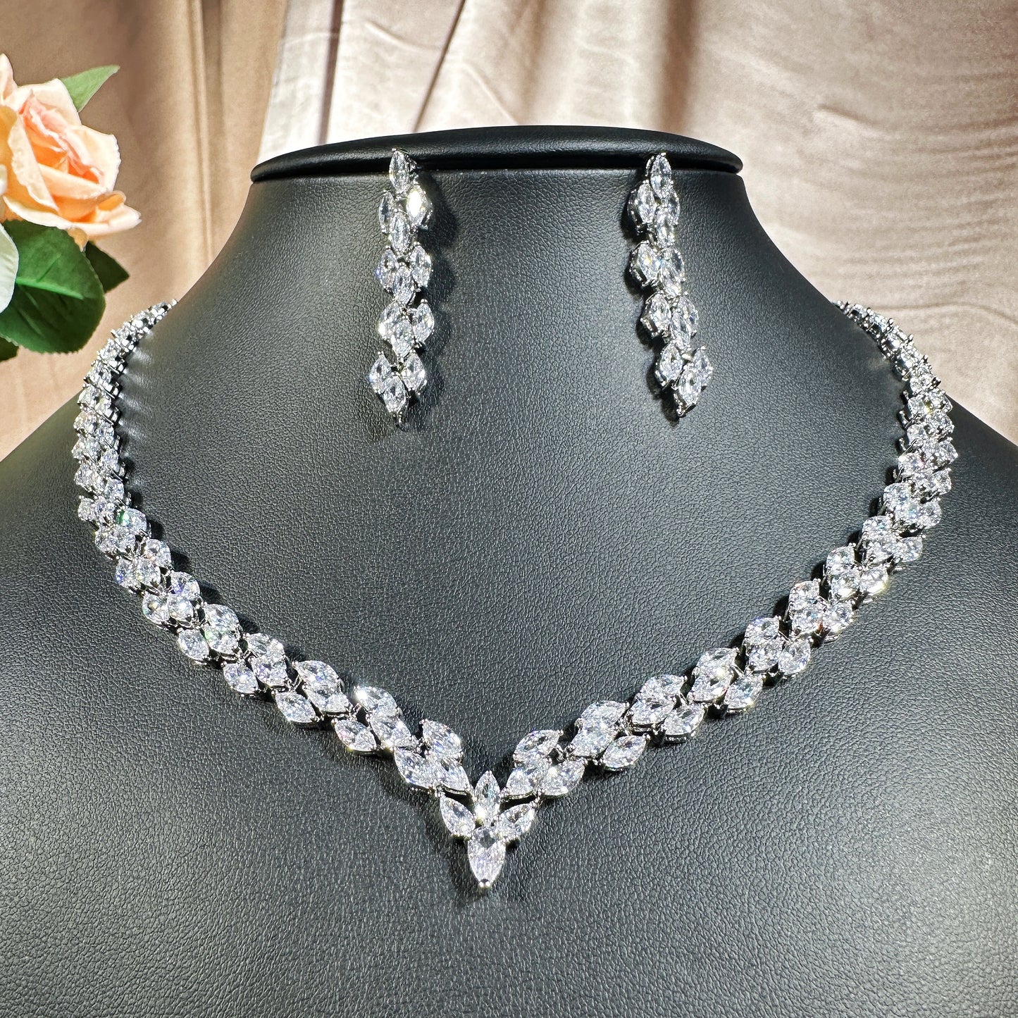 23110028 Stunning Cubic Zirconia Eternity Necklace - Elevate Your Jewelry Collection Today