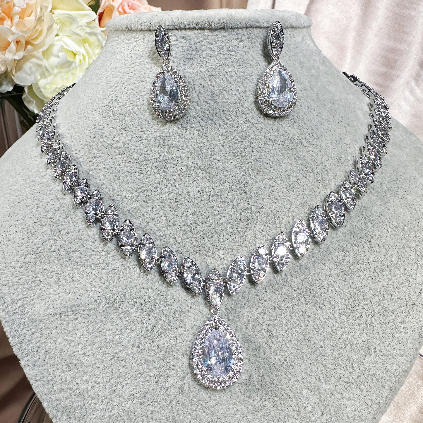 29022  Shine bright with our Pendant CZ Necklace and Earrings Set