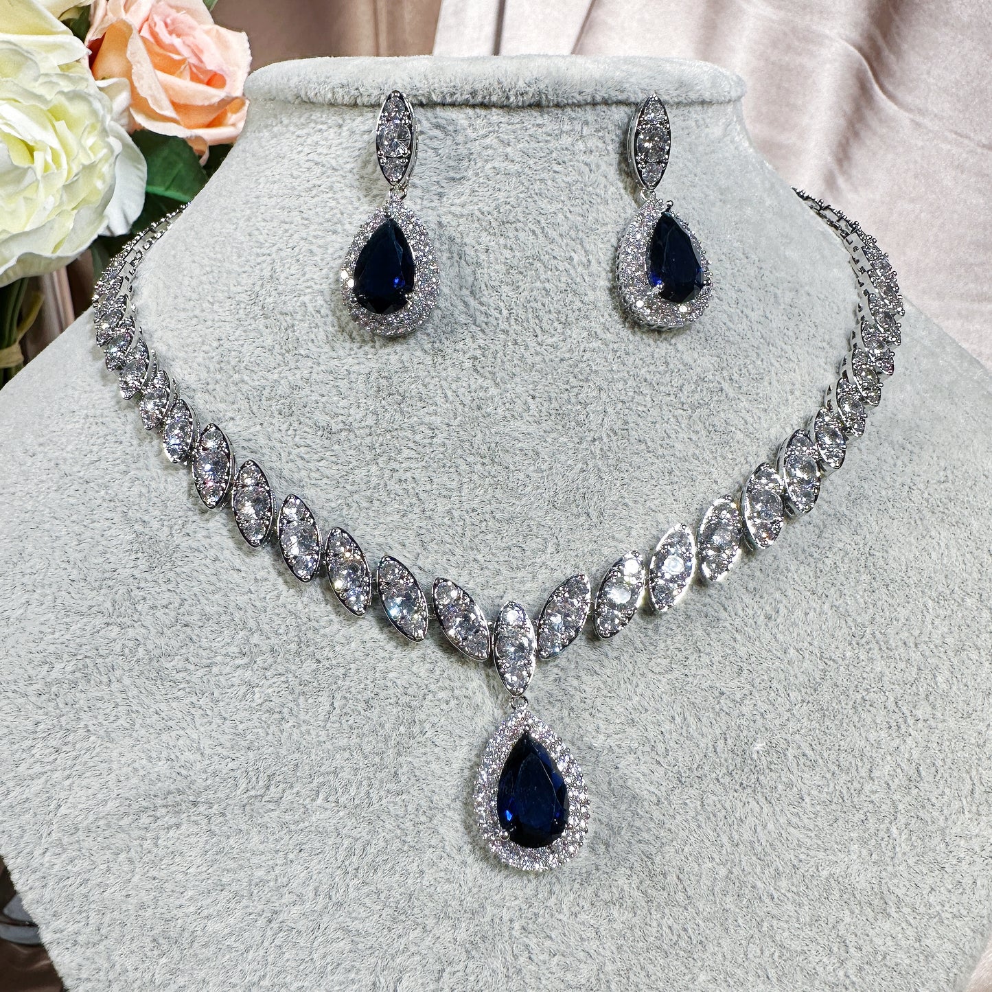 29022  Shine bright with our Pendant CZ Necklace and Earrings Set