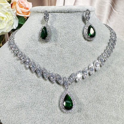 Parure de Bijoux à Pendentif de Luxe | Ensemble Collier et Boucles d’Oreilles en Zirconium Cubique