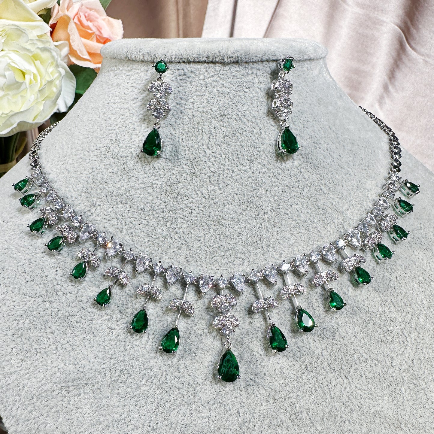 23872023 Nature-inspired Glamour: Sparkling Cubic Zirconia Bio Necklace Set ( Blue & Green)