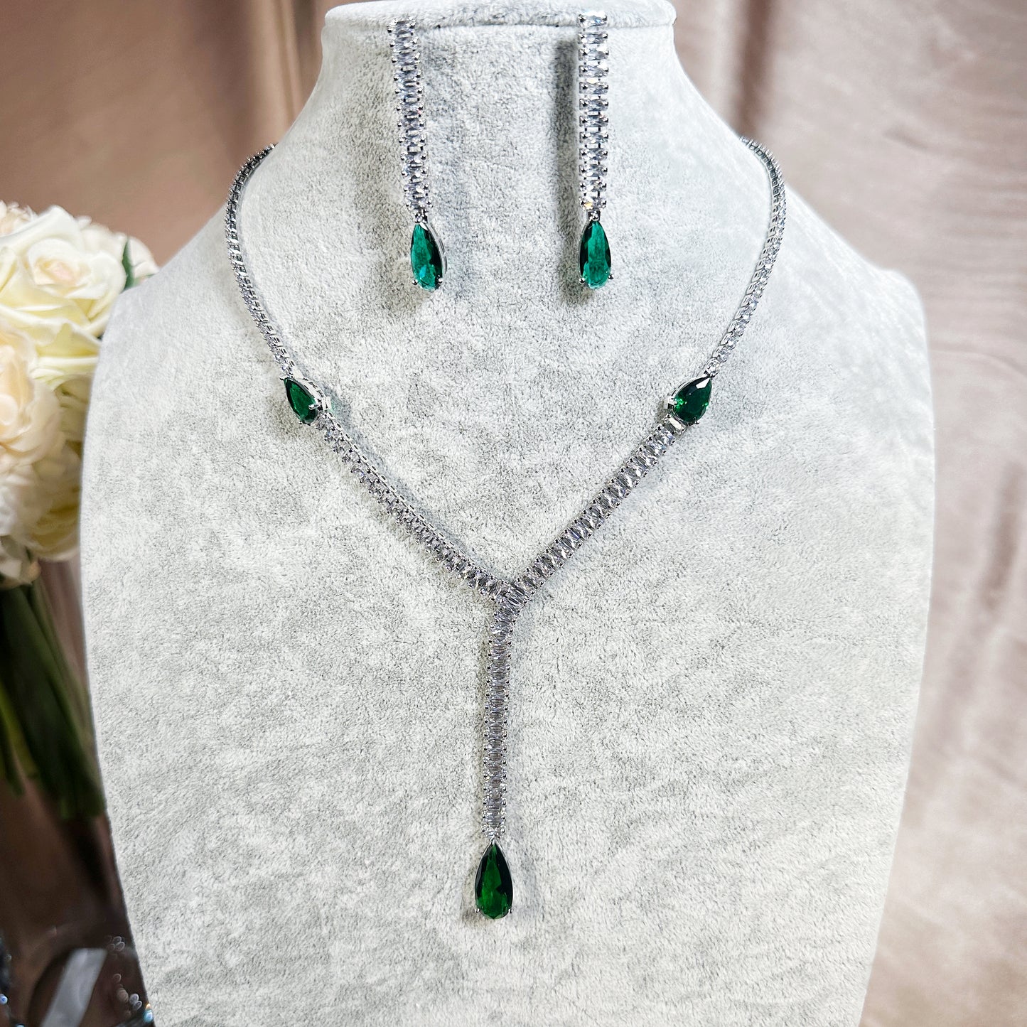 231106603 Luxurious Cubic Zirconia Lariat Necklace Set for Special Occasions