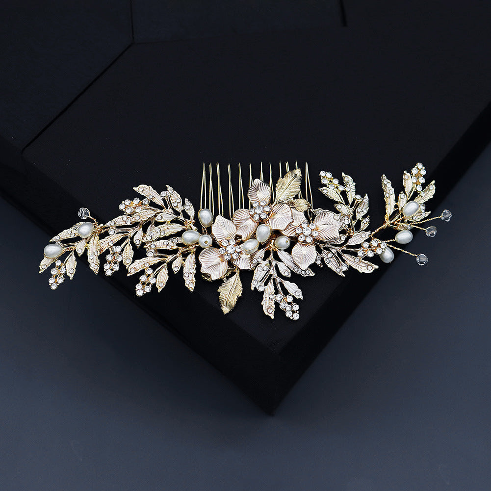 Shine bright with our Gorgeous Rhinestones Clover Design Haircomb (Gold & Silver)