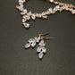 Parure de bijoux florale intemporelle – Collier en zircone cubique et boucles d'oreilles pendantes
