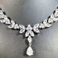 Parure de bijoux florale intemporelle – Collier en zircone cubique et boucles d'oreilles pendantes