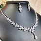 Parure de bijoux florale intemporelle – Collier en zircone cubique et boucles d'oreilles pendantes