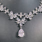 23902003 Charme antique : Collier et boucles d'oreilles pendantes de luxe en oxyde de zirconium au design d'inspiration vintage (disponible en argent, or et or rose)