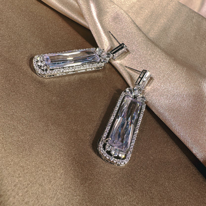#22103436 Boucles d'oreilles de luxe avec zircones cubiques taille baguette, parfaites pour toute occasion spéciale