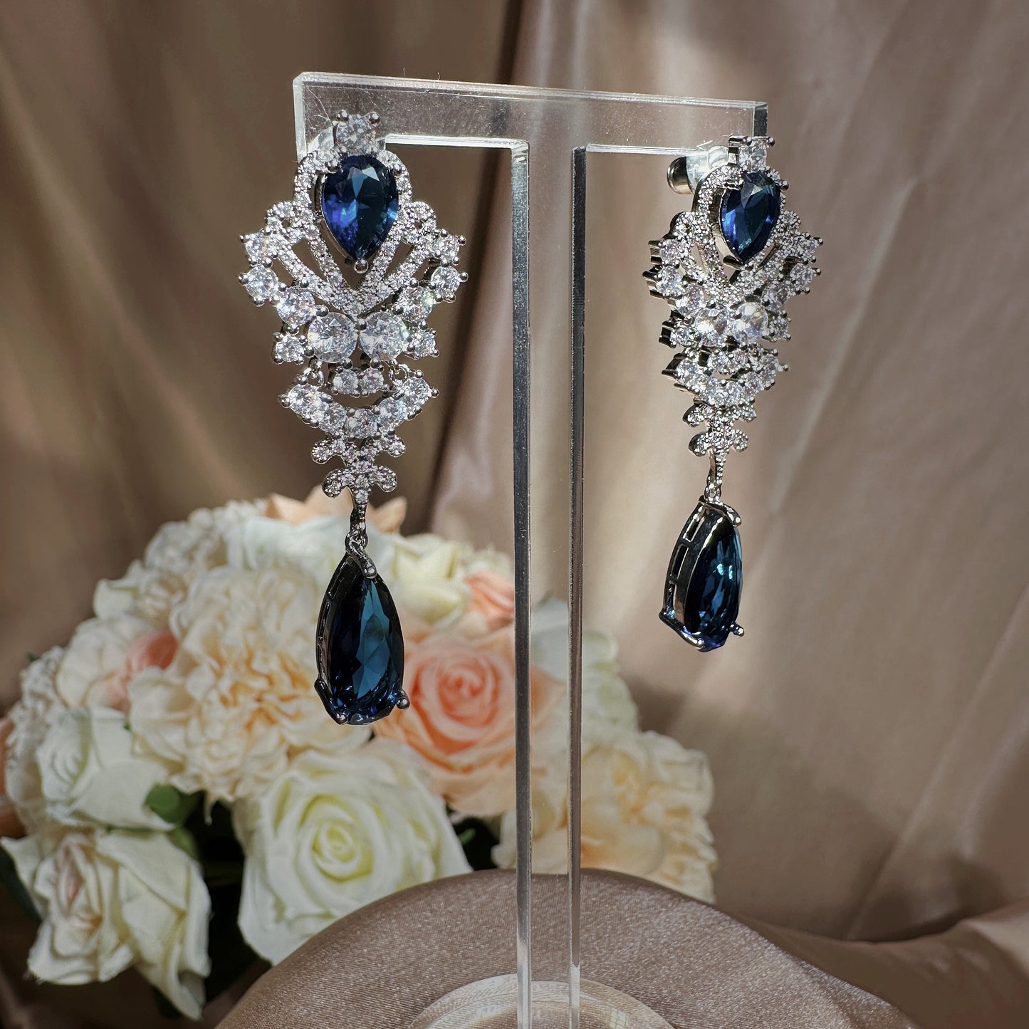 2218347 Vintage-Inspired Cubic Zirconia Drop Earrings with Timeless Elegance