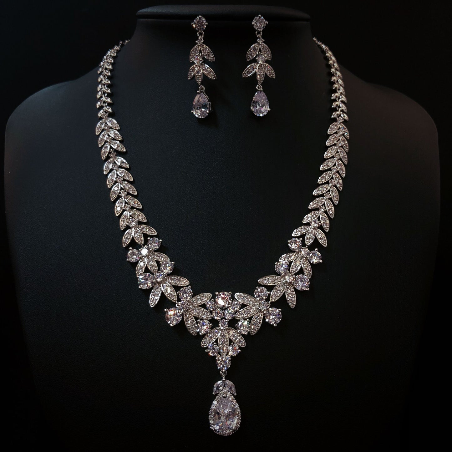 1839301 Luxurious Cubic Zirconia Jewelry Set, Wedding necklace set