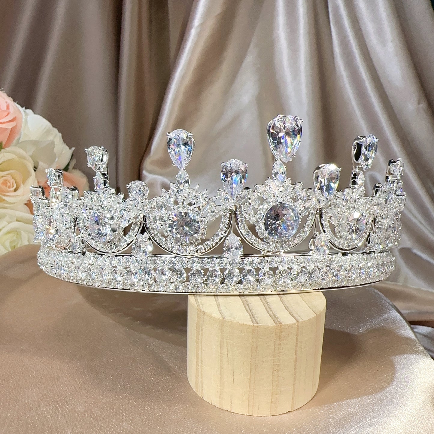 23998900 Breathtaking Luxury Bridal Crown in Silver Color with Cubic Zirconia for a Perfect Wedding