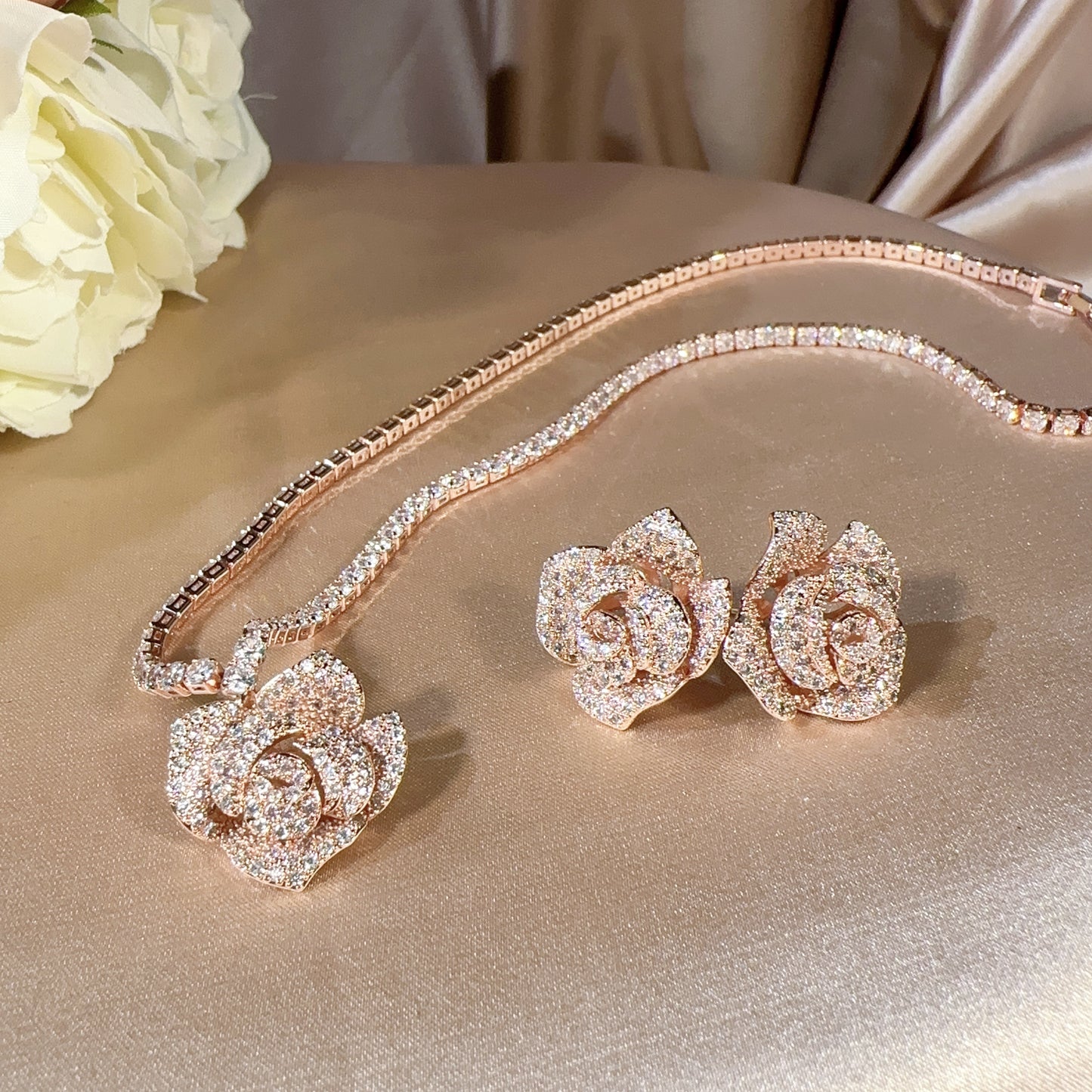 230952021 Rose Design Cubic Zirconia Jewelry Set
