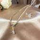 Parure de bijoux élégante en V – Collier en zircone cubique et boucles d'oreilles puces