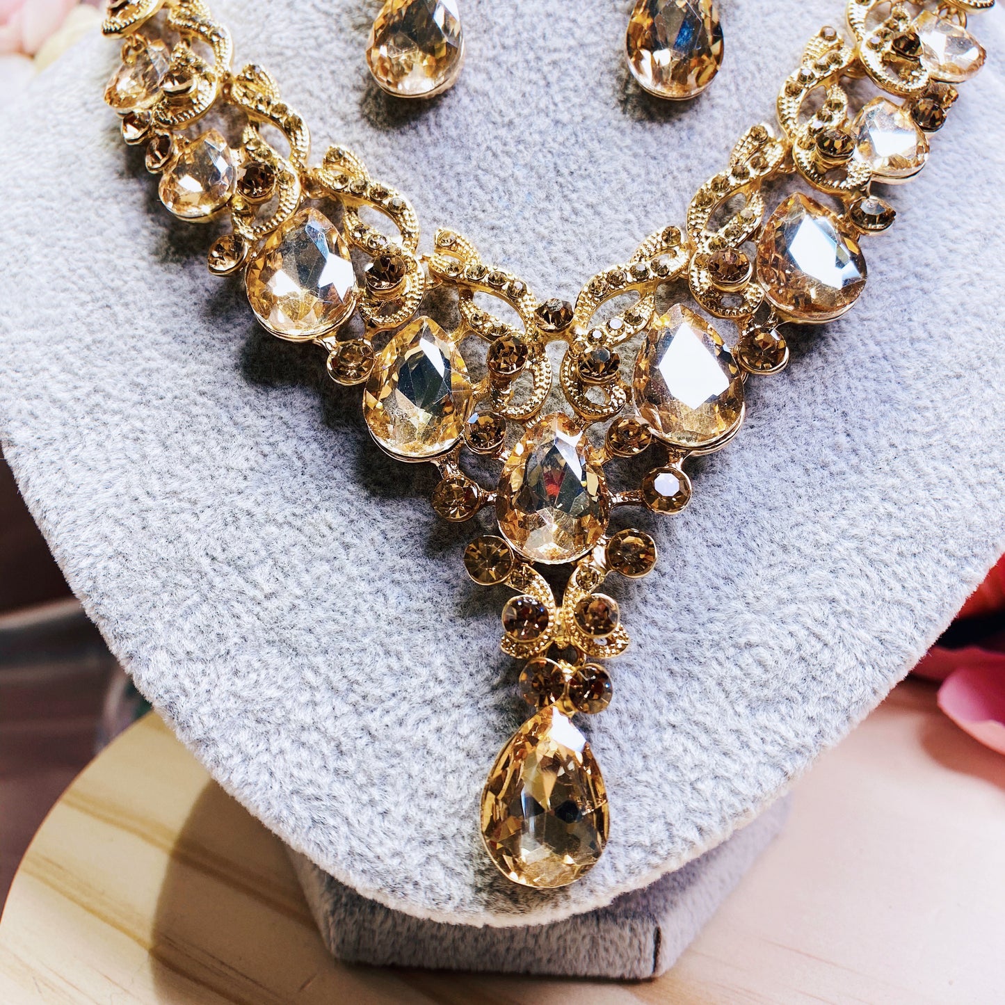 #05510119-2 Golden Rhinestones Jewelry Set